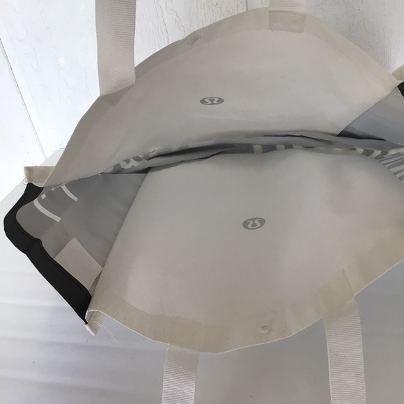 LULULEMON LARGE REUSABLE BLACK AND WHITE TOTE BAG - Picture 10 of 10